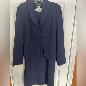 Metrostyle Classic Navy Suit Set